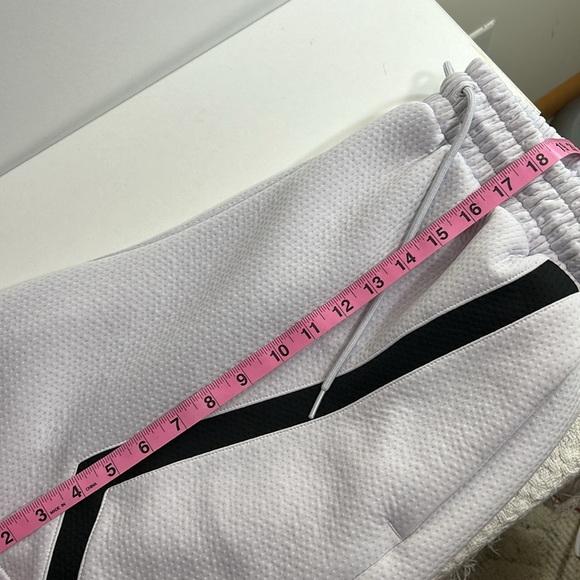 Men’s Adidas Trae Young Basketball Shorts size‎ Large - Picture 6 of 6